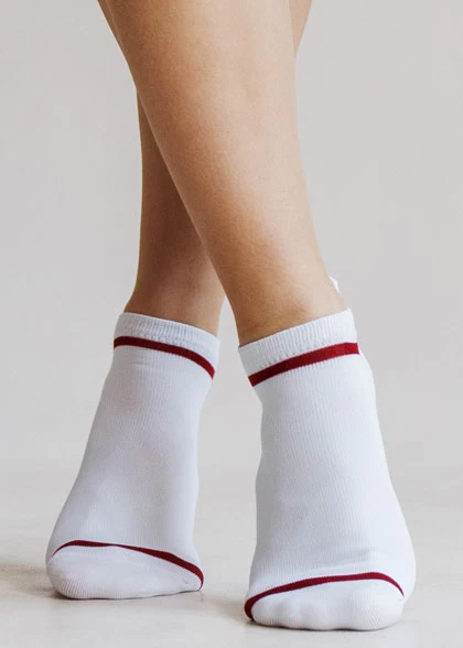 Короткие спортивные носки с язычком над пяткой SOC-01.0